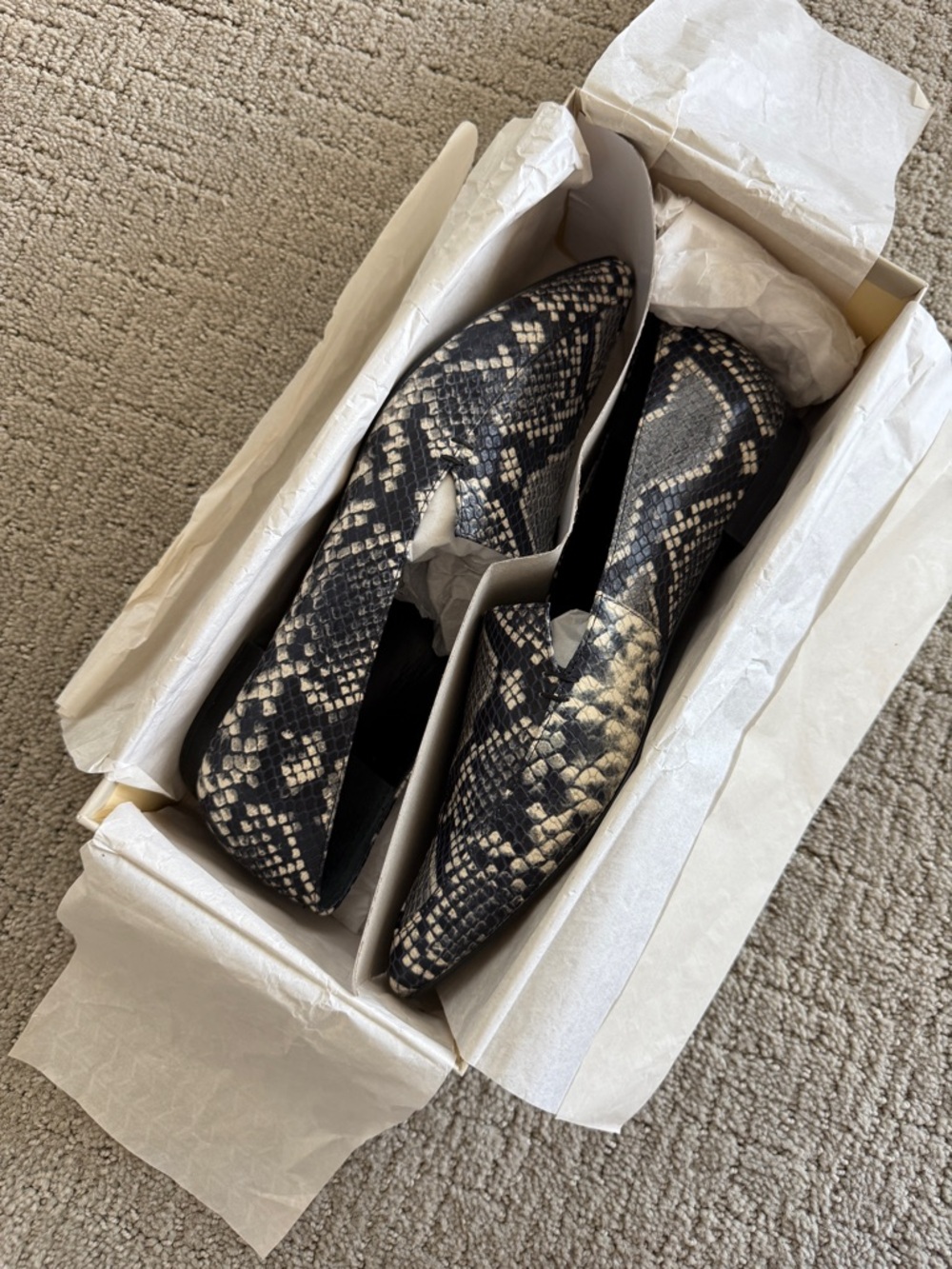 Marc Fisher Zurri Flat